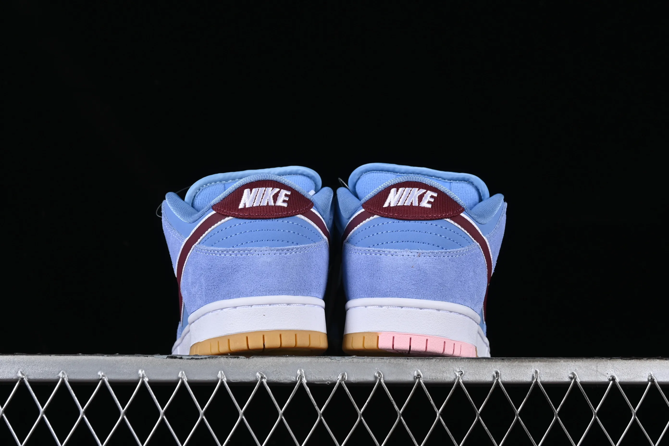 All categories Nk SB Dunk series Nk SB Dunk Low low-top sneakers F version Nk SB Dunk Low "Phillies" Bubblegum series SB low-top sports and leisure sneakers DQ4040-400